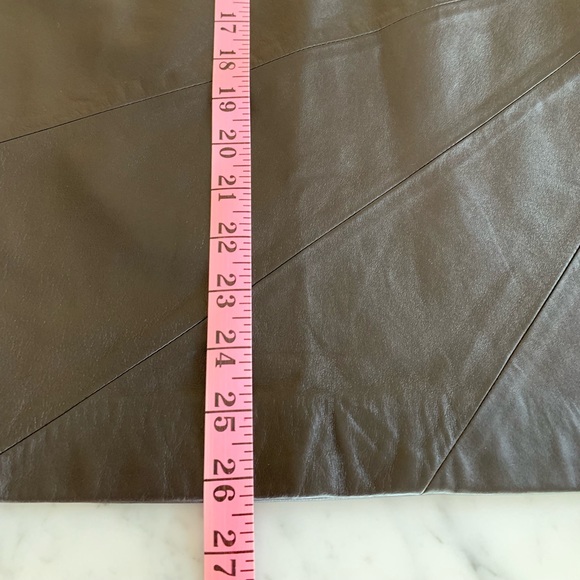 Brown leather pencil skirt with side slit, smooth waist line, a classic size 10 - Picture 12 of 13